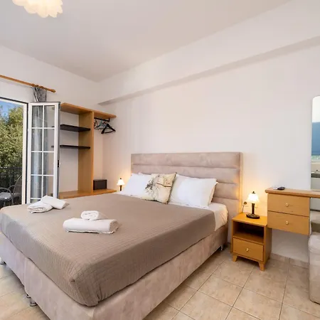 Dimitris Apartamento Karavomylos