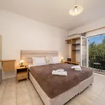 Dimitris Apartman Karavómilosz